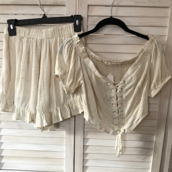 ILLA ILLA Pants - Illa Illa 2 piece white short set